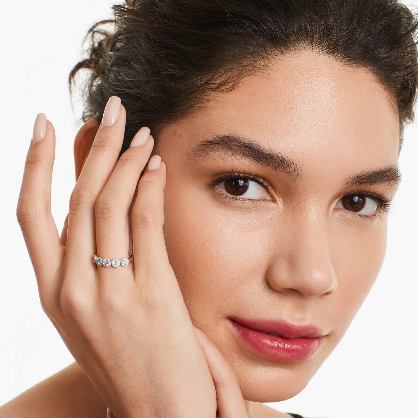 Anel Halo De Ouro Branco 18k Cinco Diamantes Brilhantes