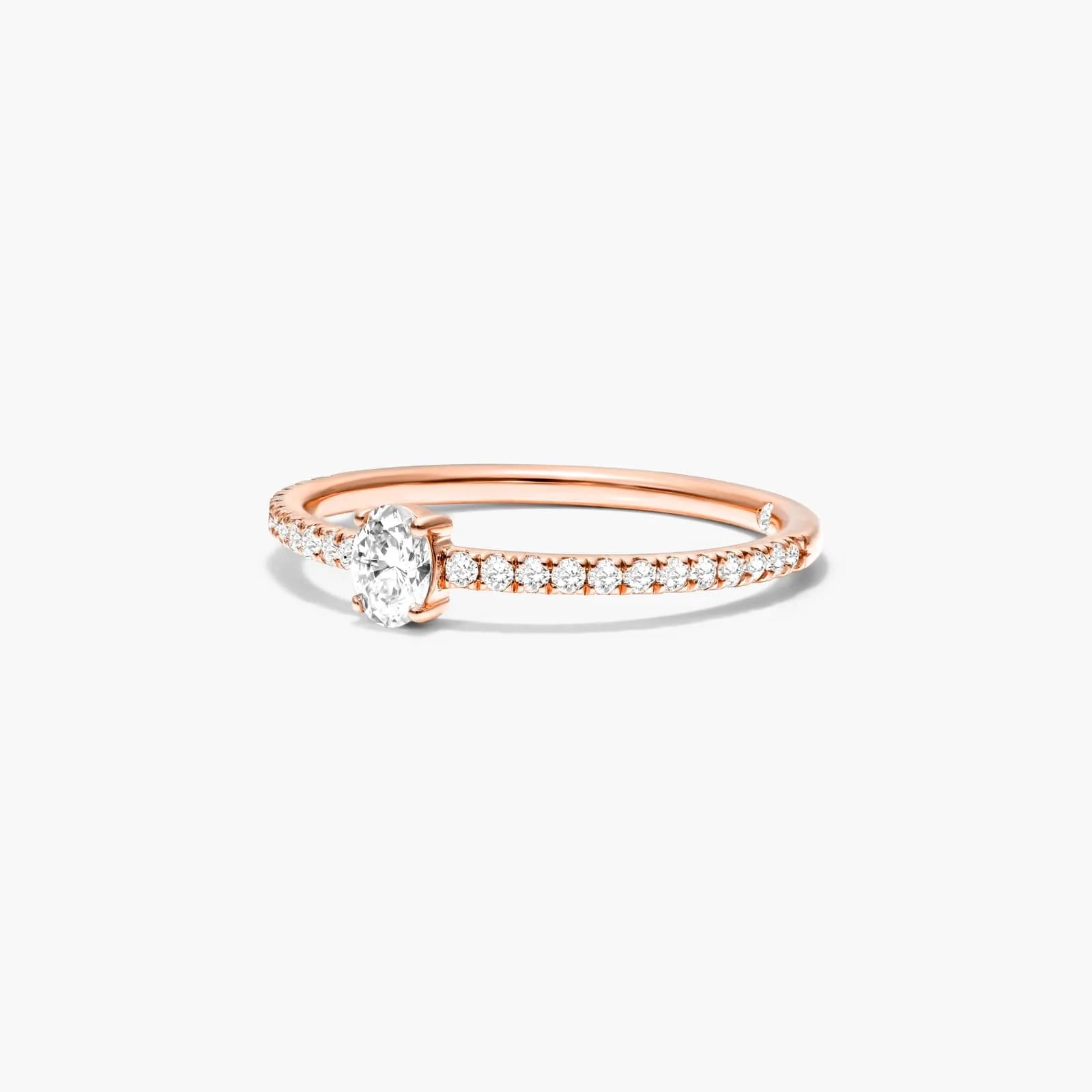 Anel De Ouro 18k Noivado C/ Diamante Oval E Brilhantes