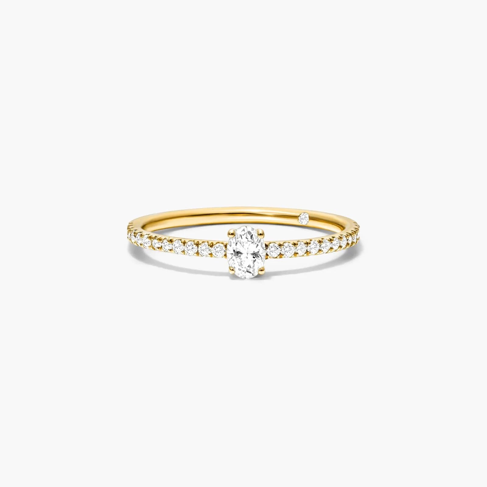 Anel De Ouro 18k Noivado C/ Diamante Oval E Brilhantes