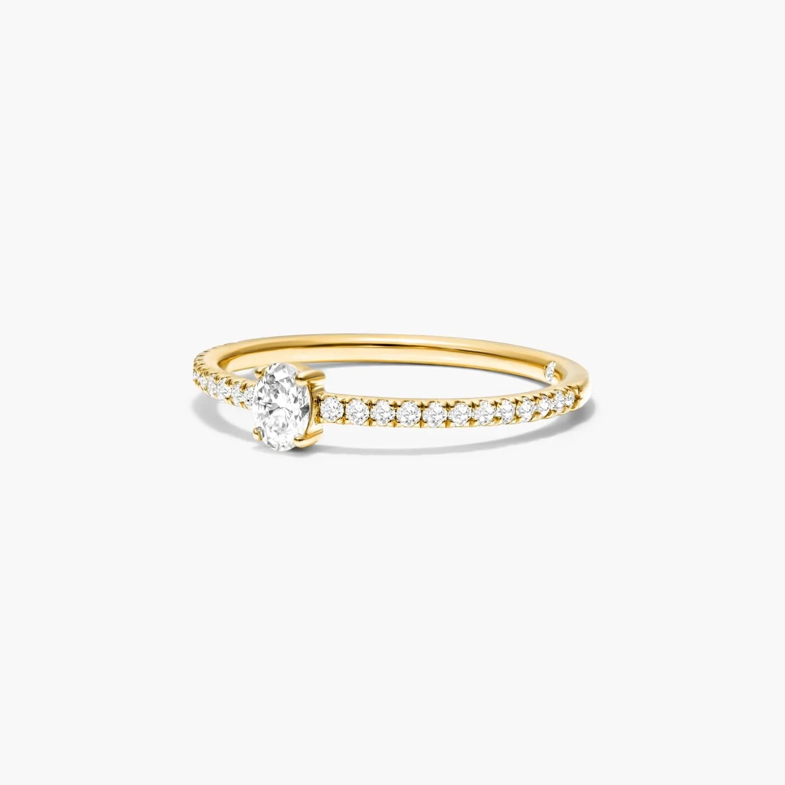 Anel De Ouro 18k Noivado C/ Diamante Oval E Brilhantes