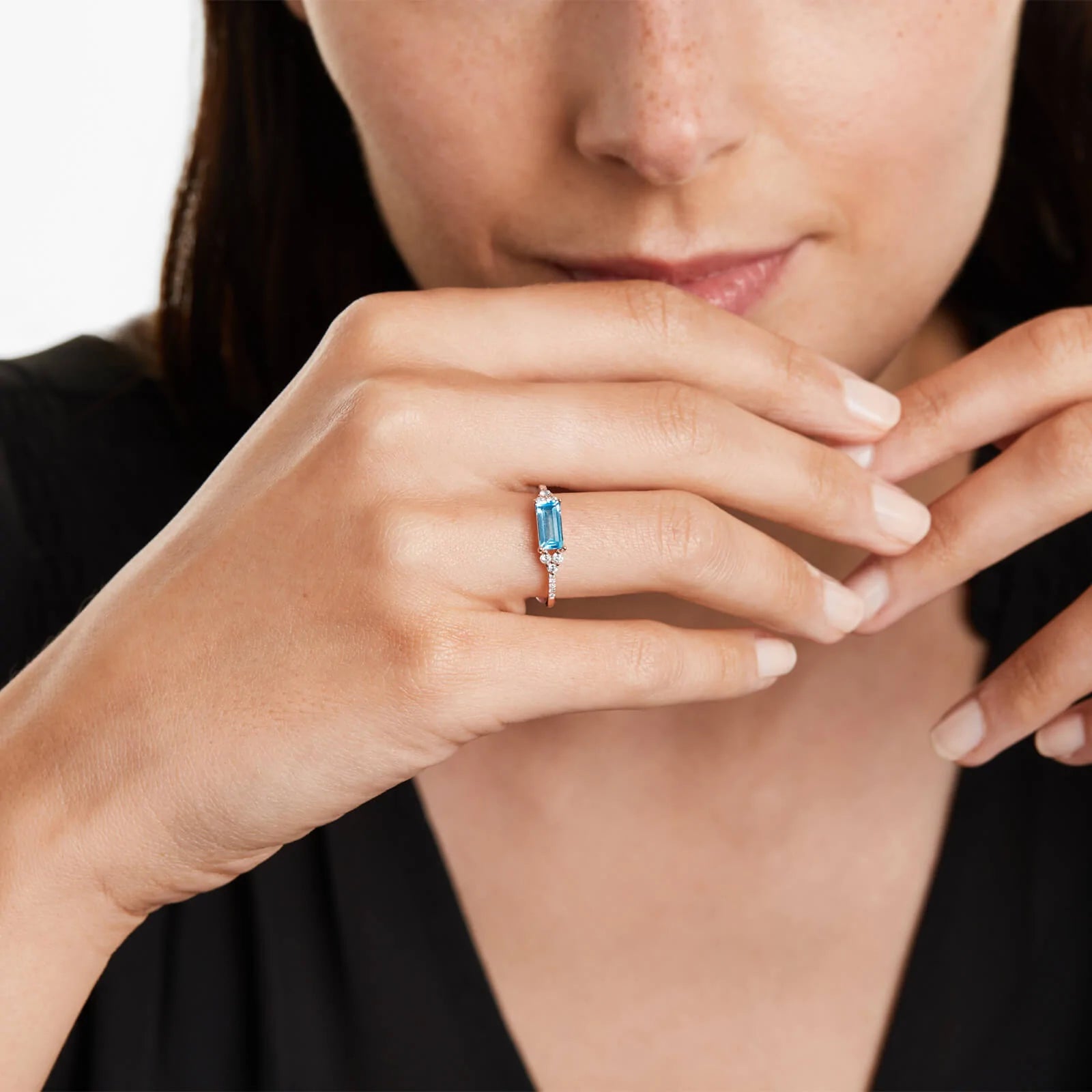 Anel De Noivado em Ouro 18k C/ Diamantes Brilhantes e Topazio Azul
