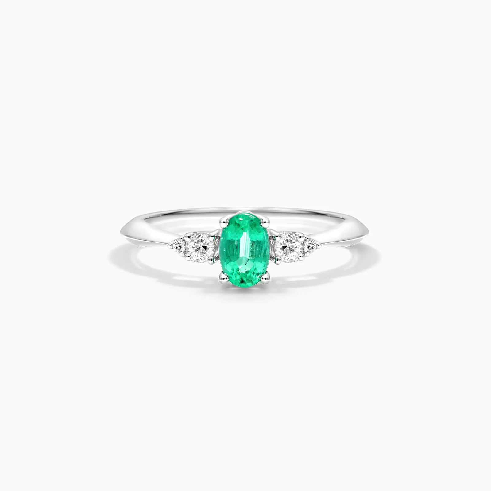 Anel De Ouro 18k Elsa C/ Esmeralda Solitario e Diamantes
