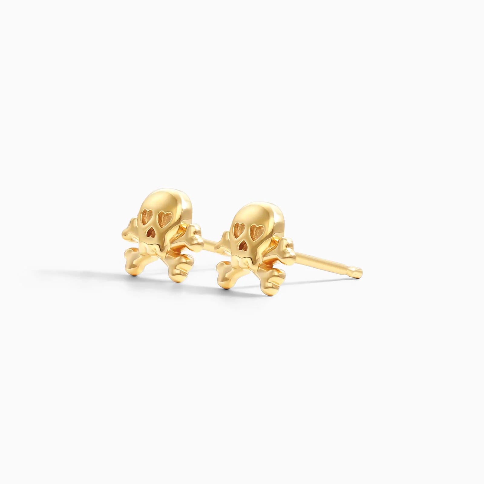 Brinco De Caveira em Ouro Amarelo 18k Com Coraçao