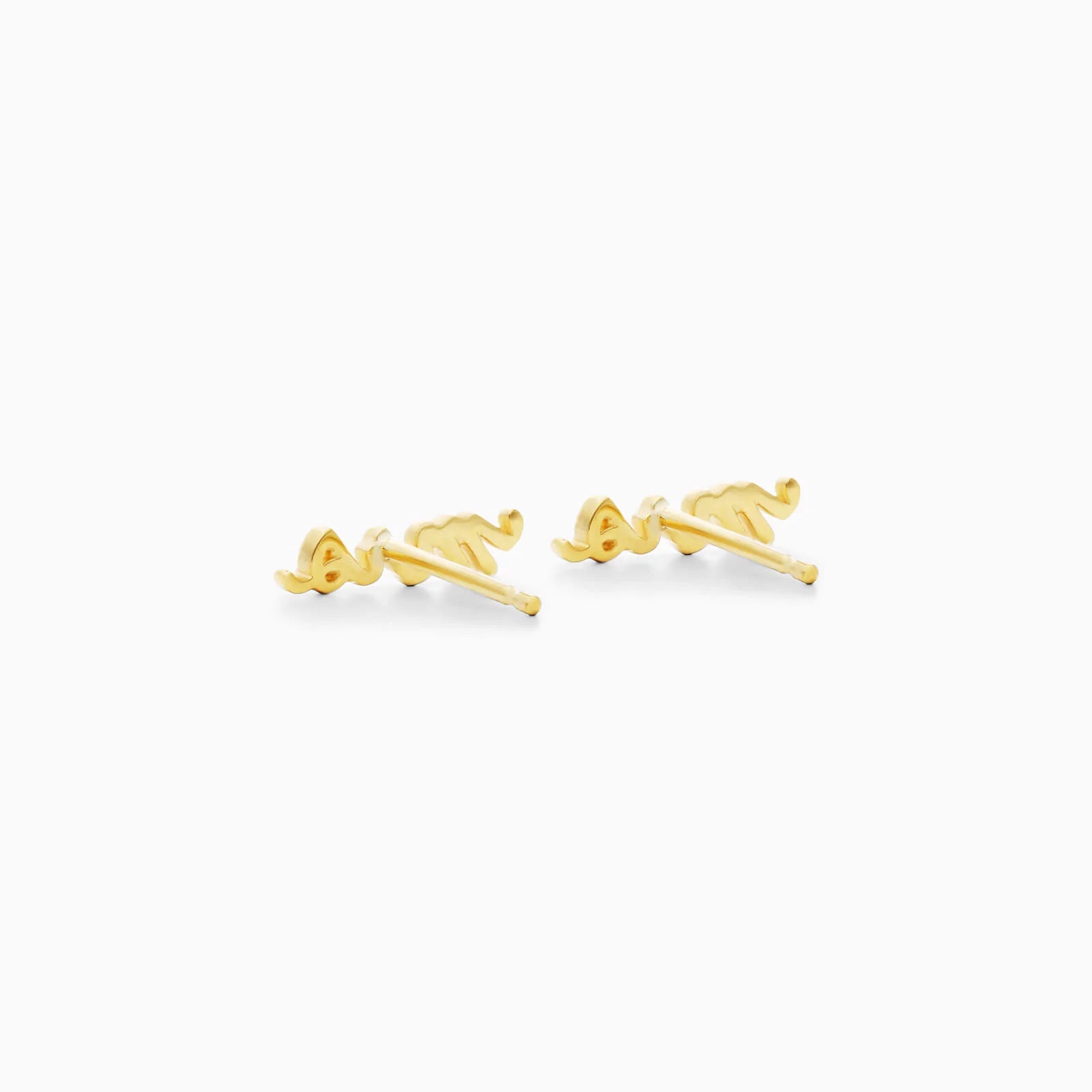 Brinco de Ouro 18k Letras Mrs Delicado
