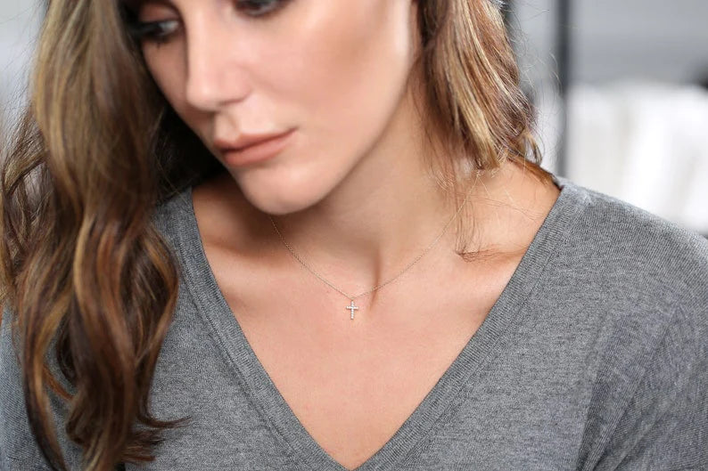 Colar Corrente Feminina em Ouro Branco 18k De Cruz