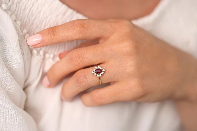 Anel De Noivado em Ouro 18k c/ Rubi e Diamantes Brilhantes