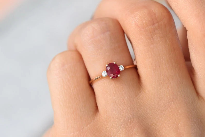 Anel De Noivado em Ouro 18k c/ Rubi e Diamantes Brilhantes