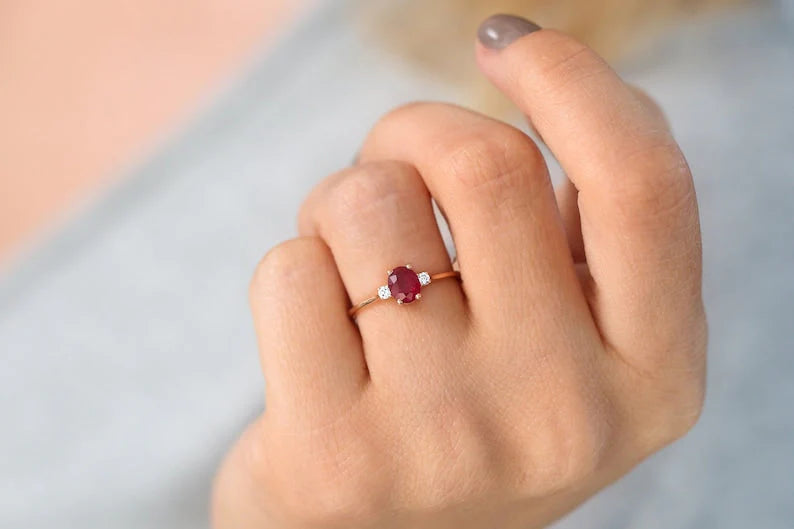Anel De Noivado em Ouro 18k c/ Rubi e Diamantes Brilhantes