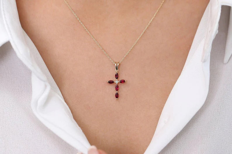 Colar Corrente Cruz de Rubi Luxo Feminino em Ouro Branco 18k