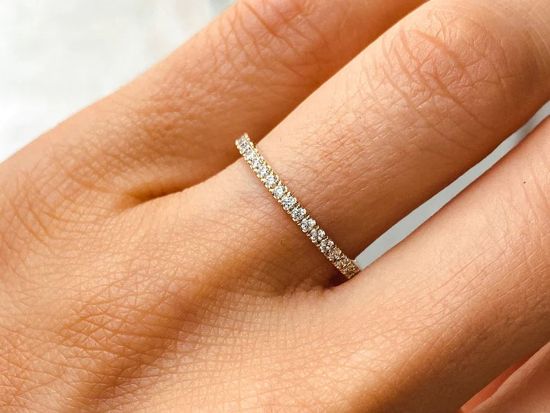 Anel de Ouro 18k Aparador Meia Aliança c/ Diamantes Brilhantes Eterno