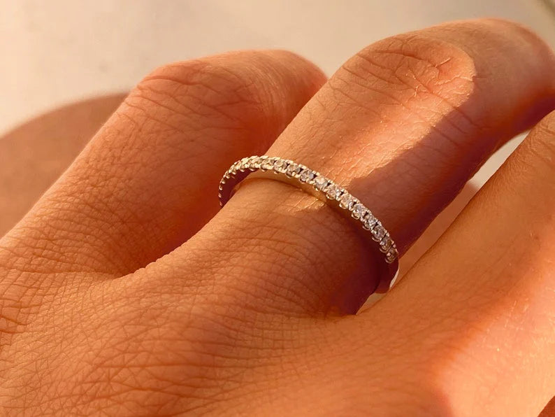 Anel de Ouro 18k Aparador Meia Aliança C/ Diamantes Brilhantes Isabela