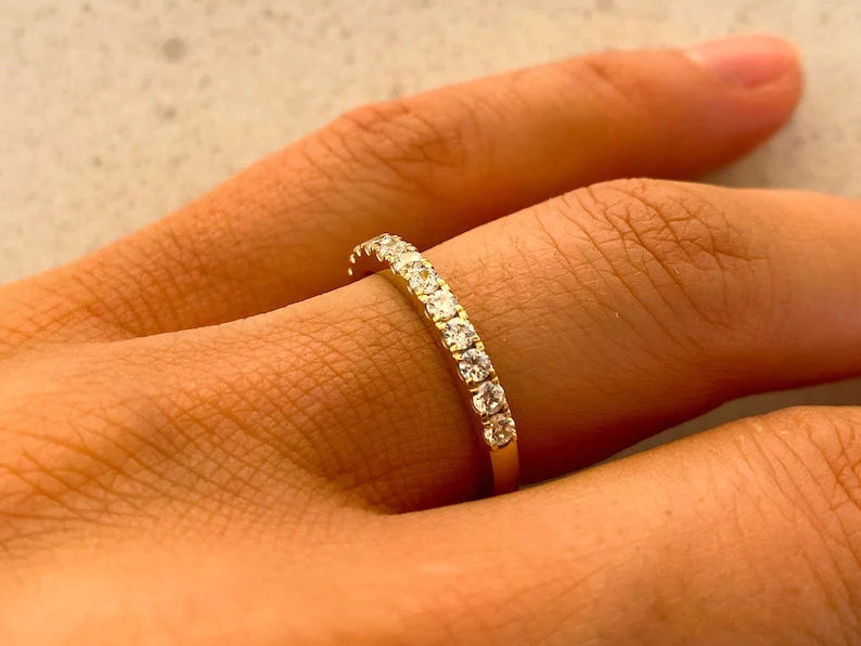 Anel de Ouro 18k Aparador Meia Aliança C/ Diamantes Brilhantes Arlo