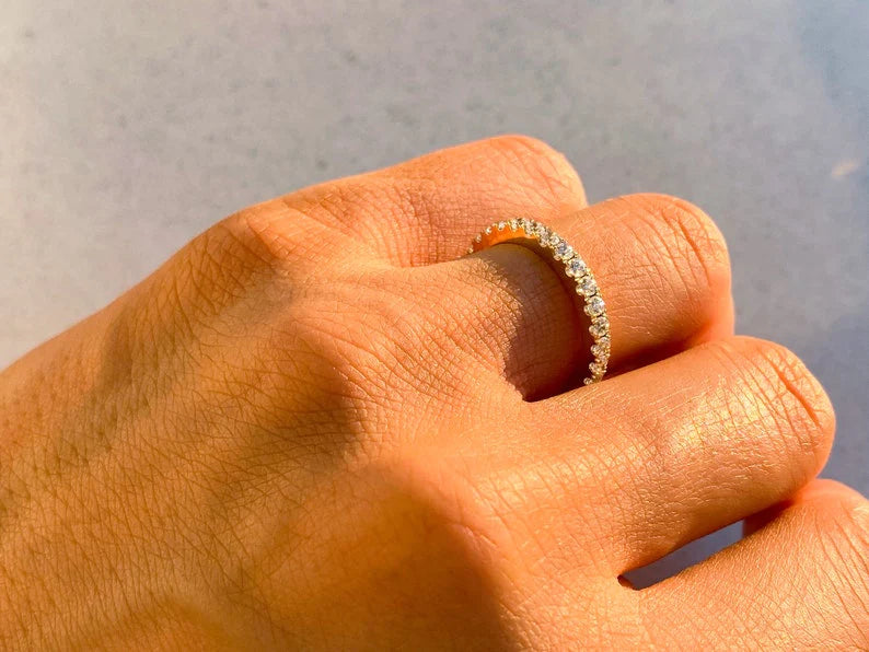 Anel de Ouro 18k Aparador Meia Aliança C/ Diamantes Brilhantes Sophia
