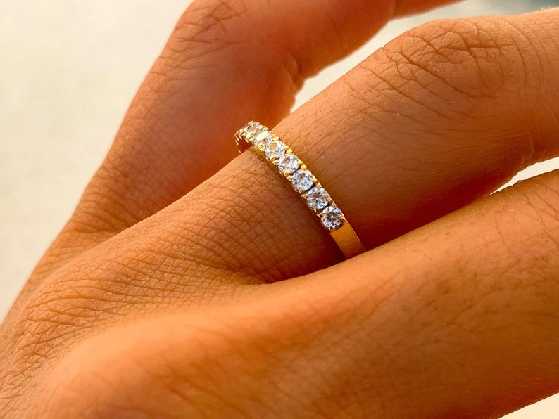 Anel de Ouro 18k Aparador Meia Aliança C/ Diamantes Brilhantes Arlo