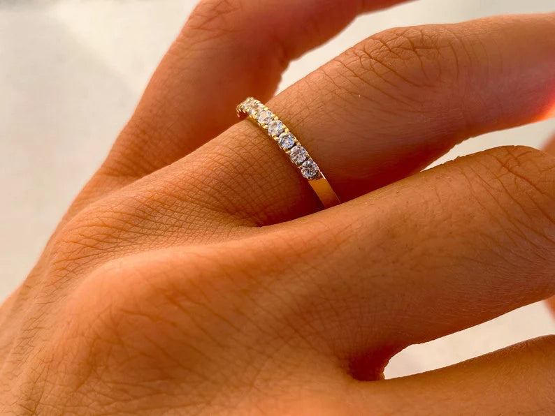 Anel de Ouro 18k Aparador Meia Aliança C/ Diamantes Brilhantes Arlo