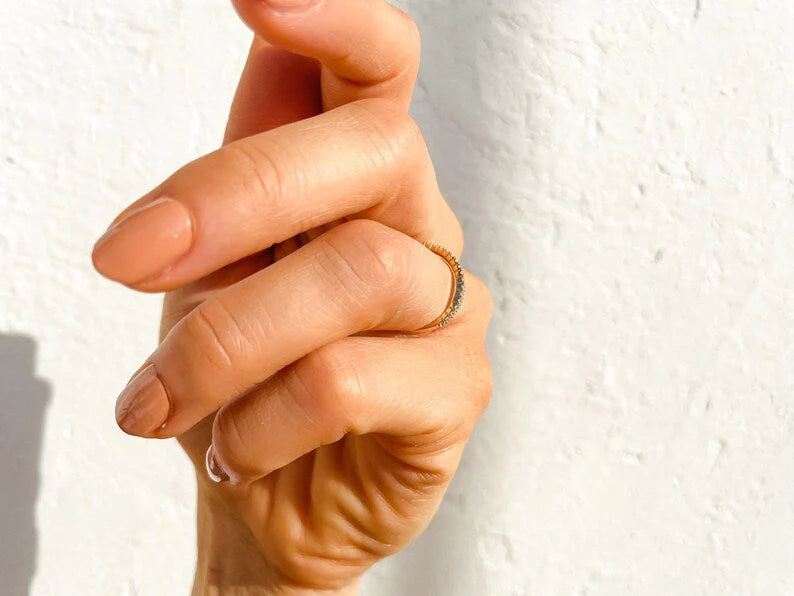 Anel de Ouro 18k Aparador Meia Aliança C/ Diamantes Brilhantes Joana
