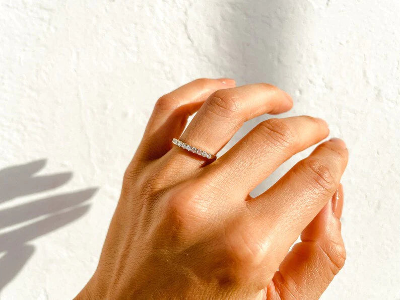 Anel de Ouro 18k Aparador Meia Aliança C/ Diamantes Brilhantes Darla