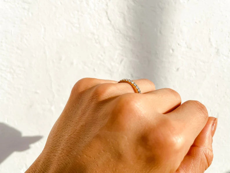 Anel de Ouro 18k Aparador Meia Aliança C/ Diamantes Brilhantes Darla
