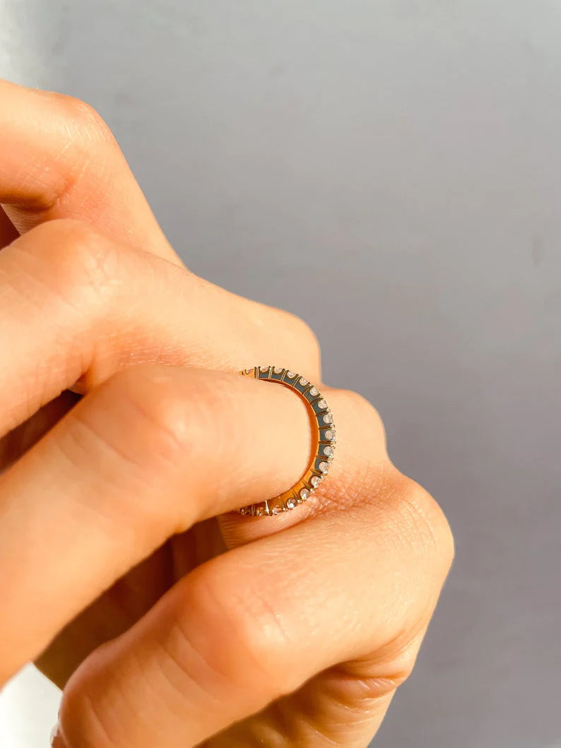 Anel de Ouro 18k Aparador Meia Aliança C/ Diamantes Brilhantes Julia