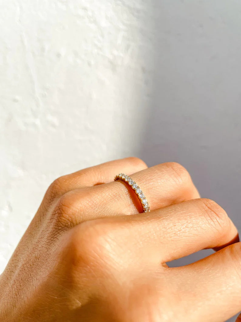 Anel de Ouro 18k Aparador Meia Aliança C/ Diamantes Brilhantes Julia