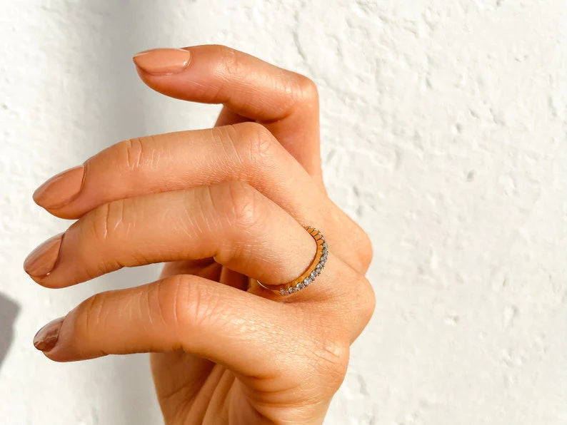 Anel de Ouro 18k Aparador Meia Aliança C/ Diamantes Brilhantes Leticia