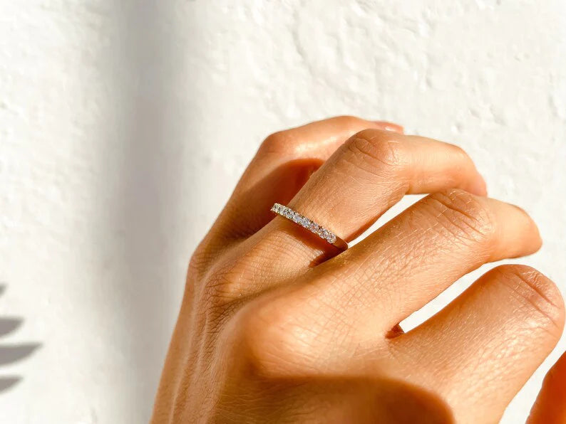 Anel de Ouro 18k Aparador Meia Aliança C/ Diamantes Brilhantes Leticia
