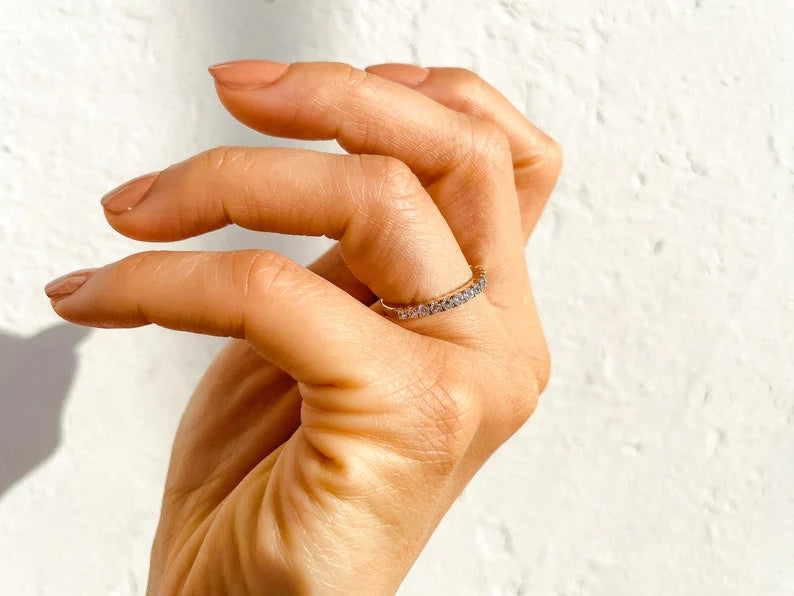 Anel de Ouro 18k Aparador Meia Aliança C/ Diamantes Brilhantes Leticia