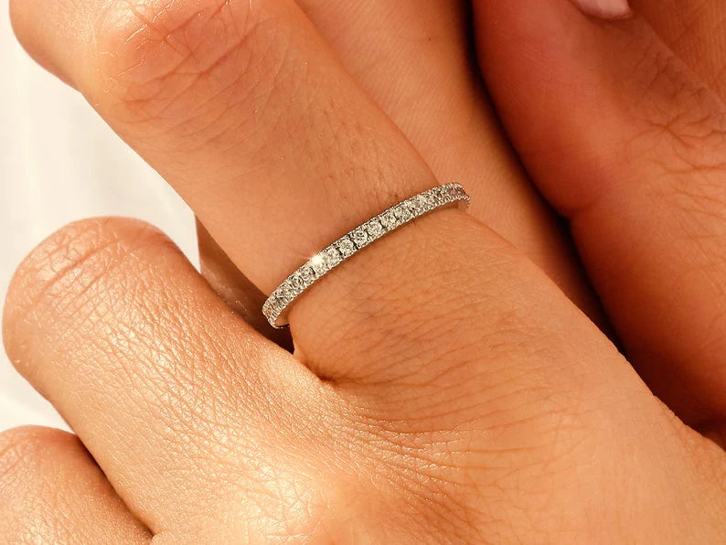 Anel de Ouro 18k Aparador Meia Aliança c/ Diamantes Brilhantes Eterno