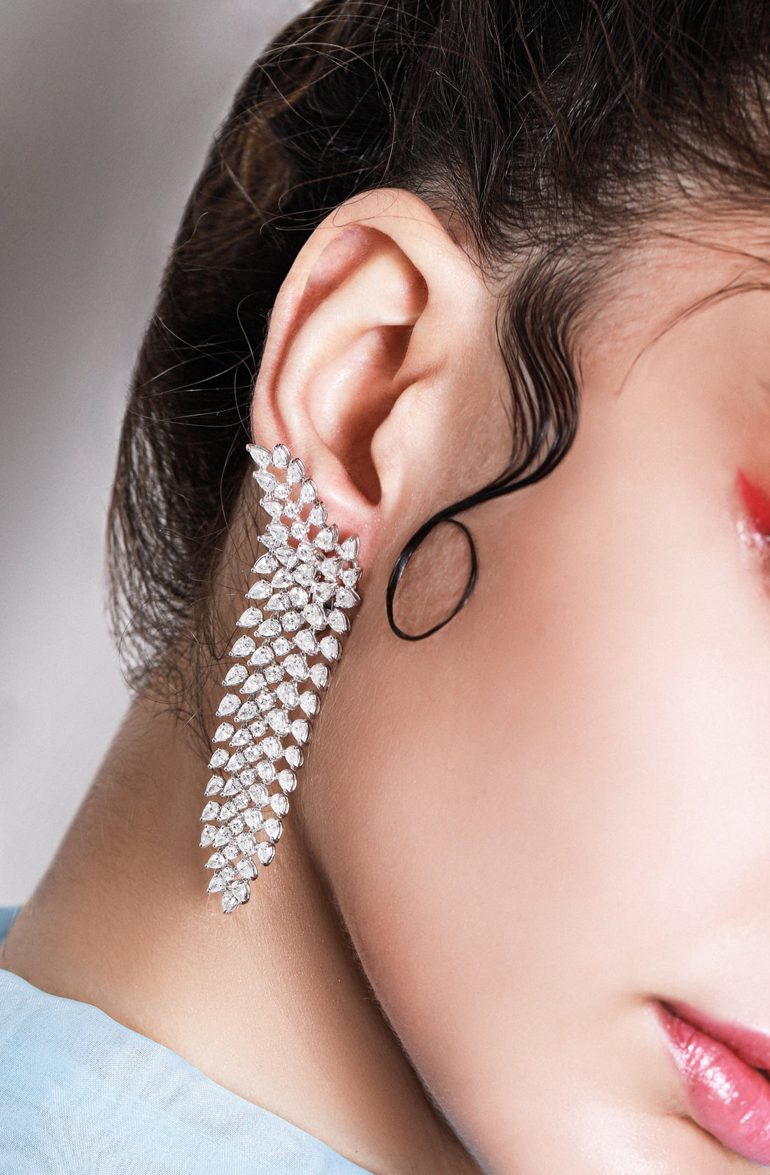 Brinco feminino de ouro 18k diamantes Loren