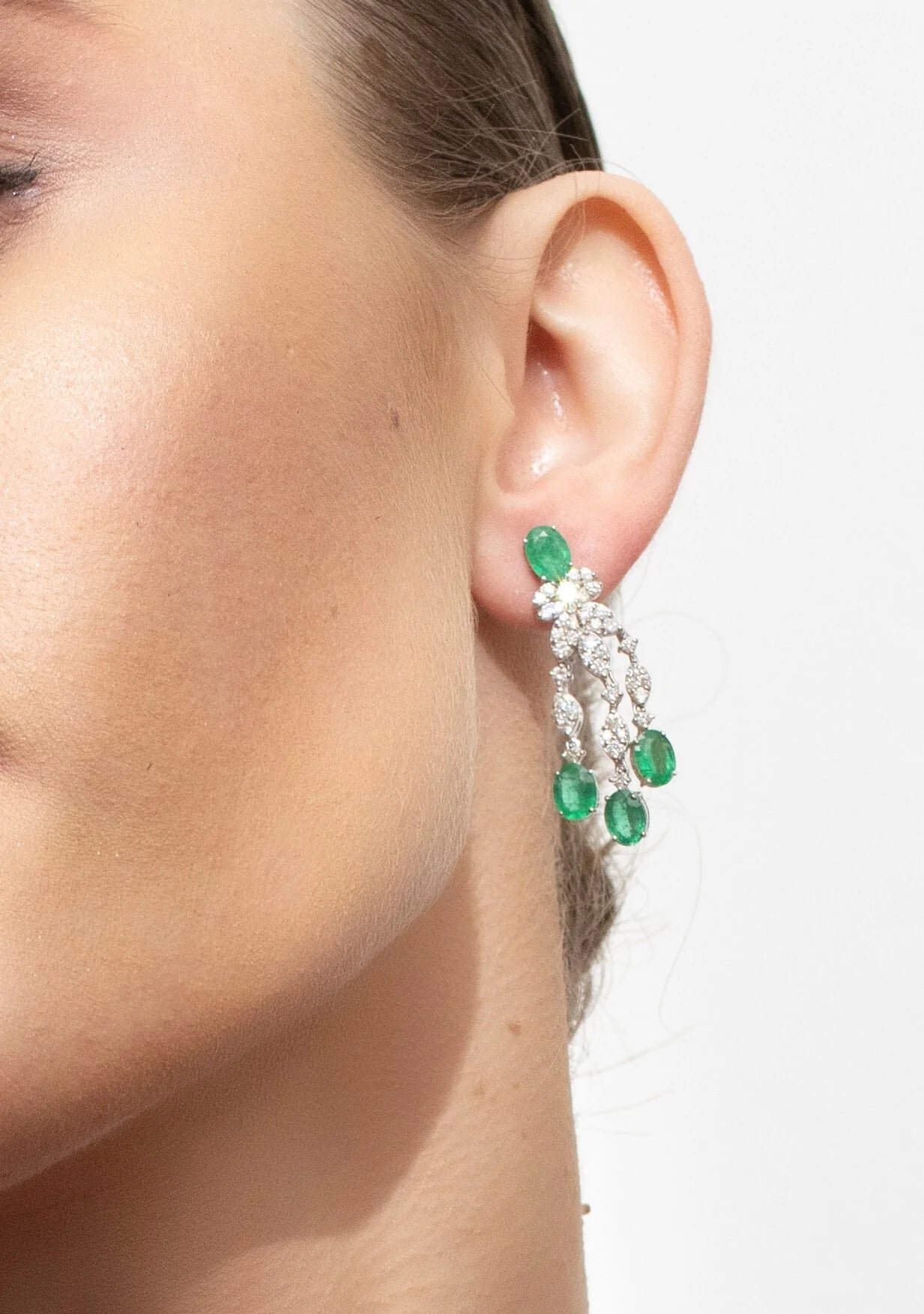 Brinco feminino de ouro 18k diamantes e esmeralda Shopia