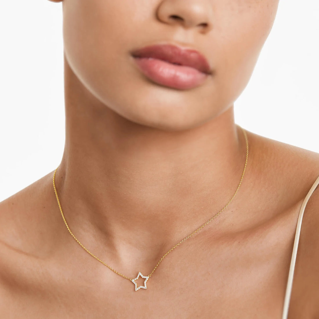 Corrente feminina em Ouro 18k diamantes Estrela
