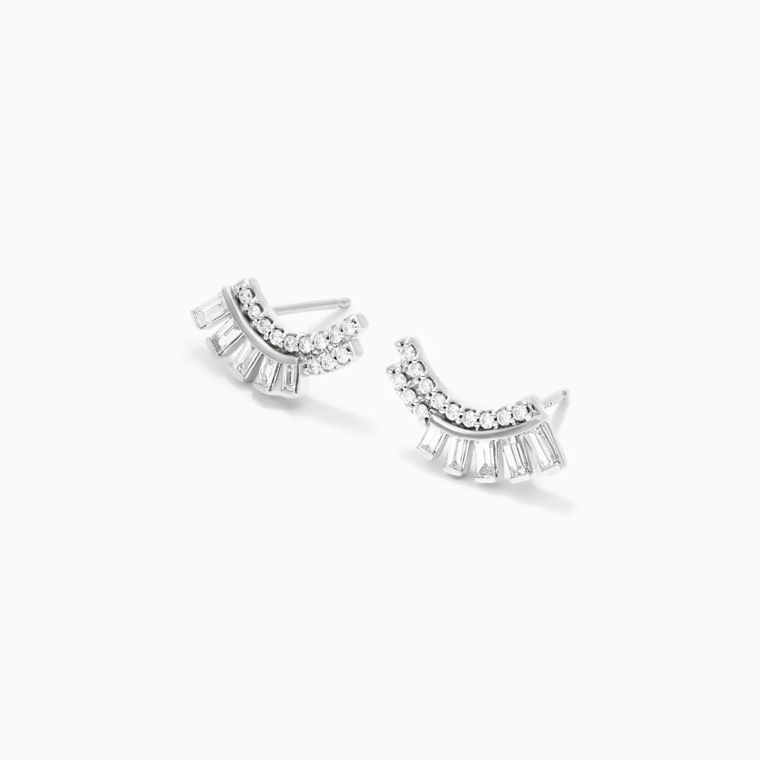 Brinco De Diamantes Brilhantes em Ouro Branco 18k Curvado