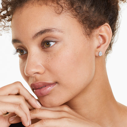 Brinco De Ouro Branco 18k Forma De Pera Com Diamantes Brilhantes