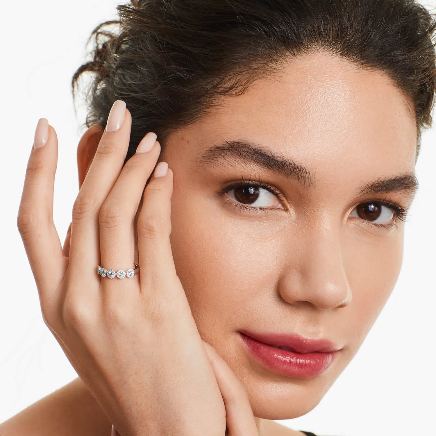 Anel Halo De Ouro Branco 18k Cinco Diamantes Brilhantes