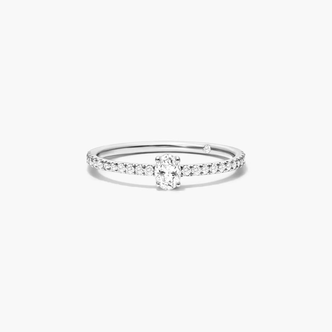 Anel De Ouro 18k Noivado C/ Diamante Oval E Brilhantes