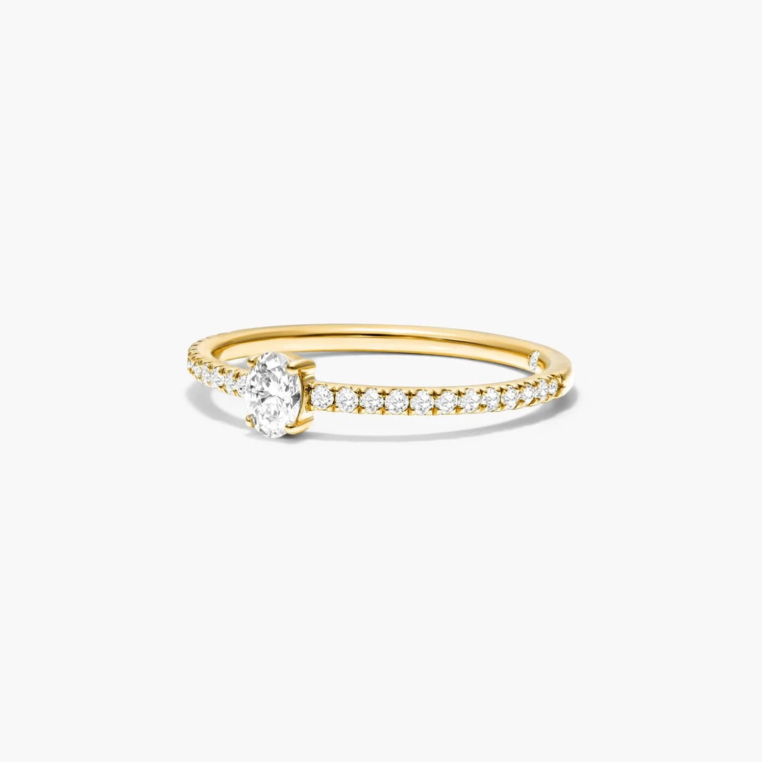 Anel De Ouro 18k Noivado C/ Diamante Oval E Brilhantes
