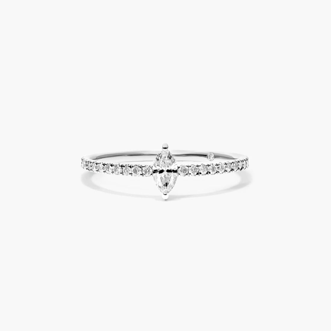 Anel De Ouro 18k Noivado C/ Diamante Marquise E Brilhantes