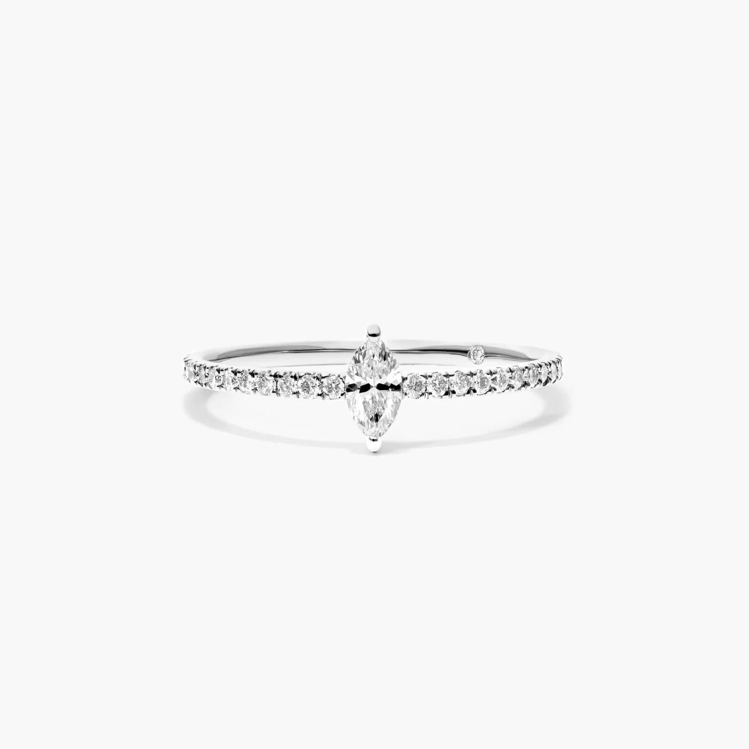 Anel De Ouro 18k Noivado C/ Diamante Marquise E Brilhantes
