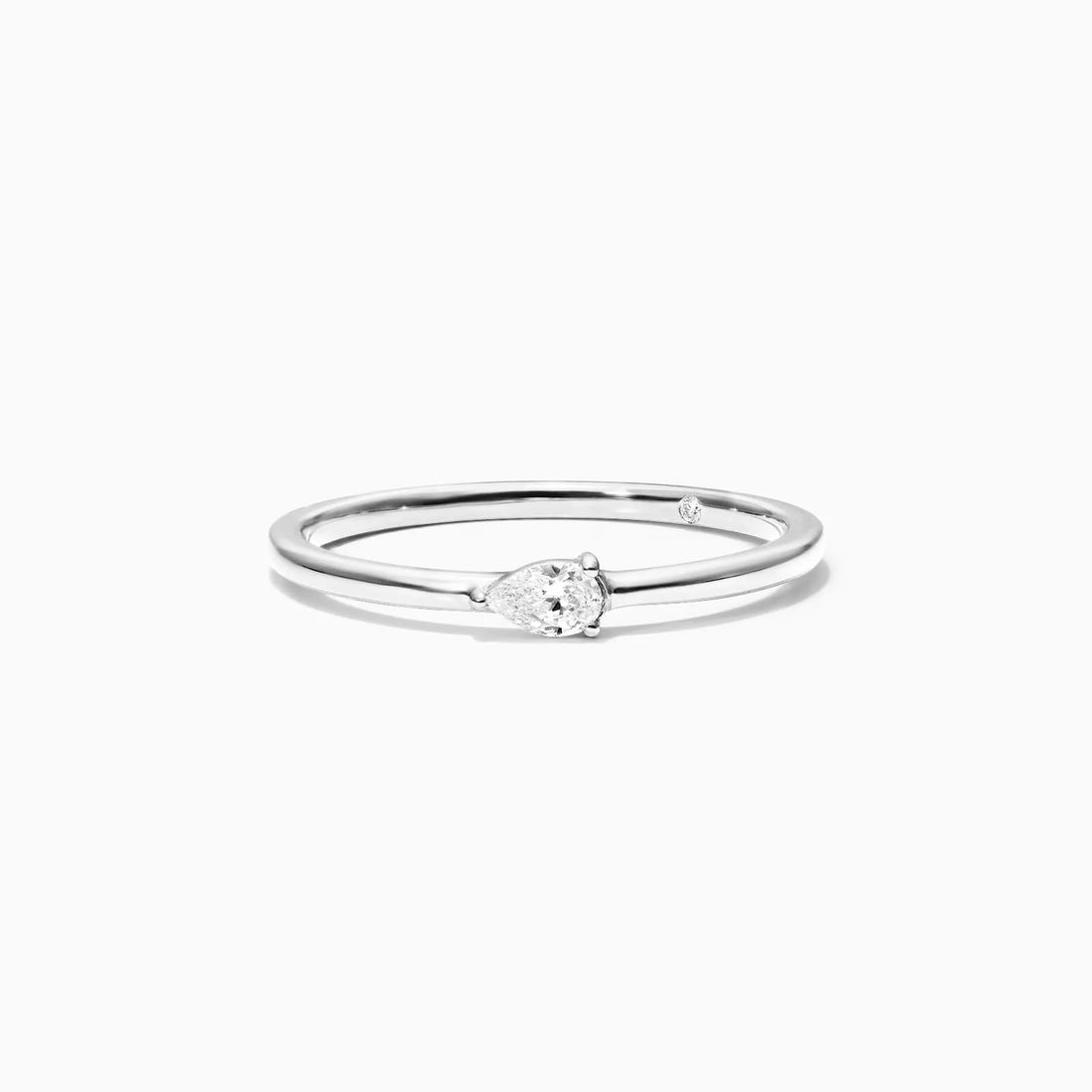 Anel De Ouro Branco 18k Delicado Diamante Pera Solitario
