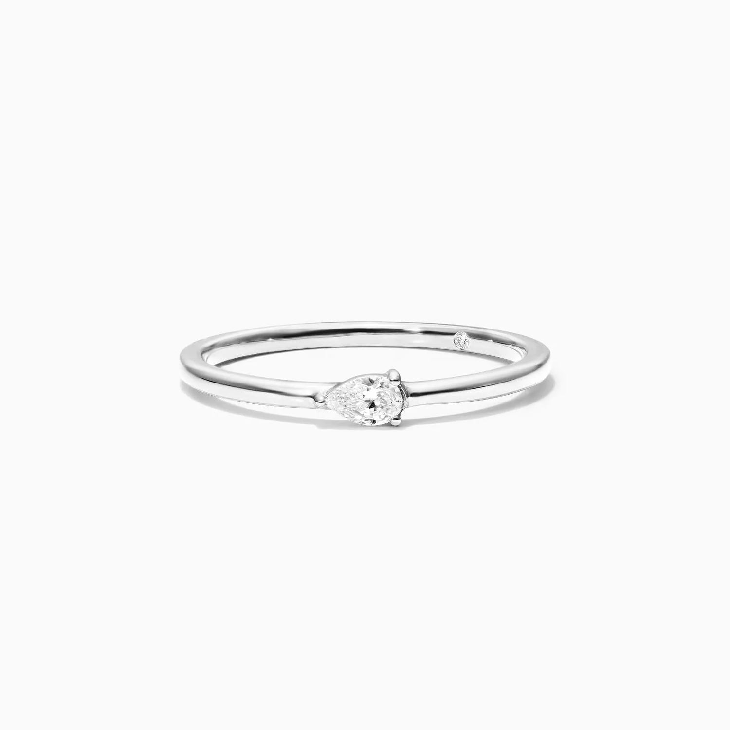 Anel De Ouro Branco 18k Delicado Diamante Pera Solitario