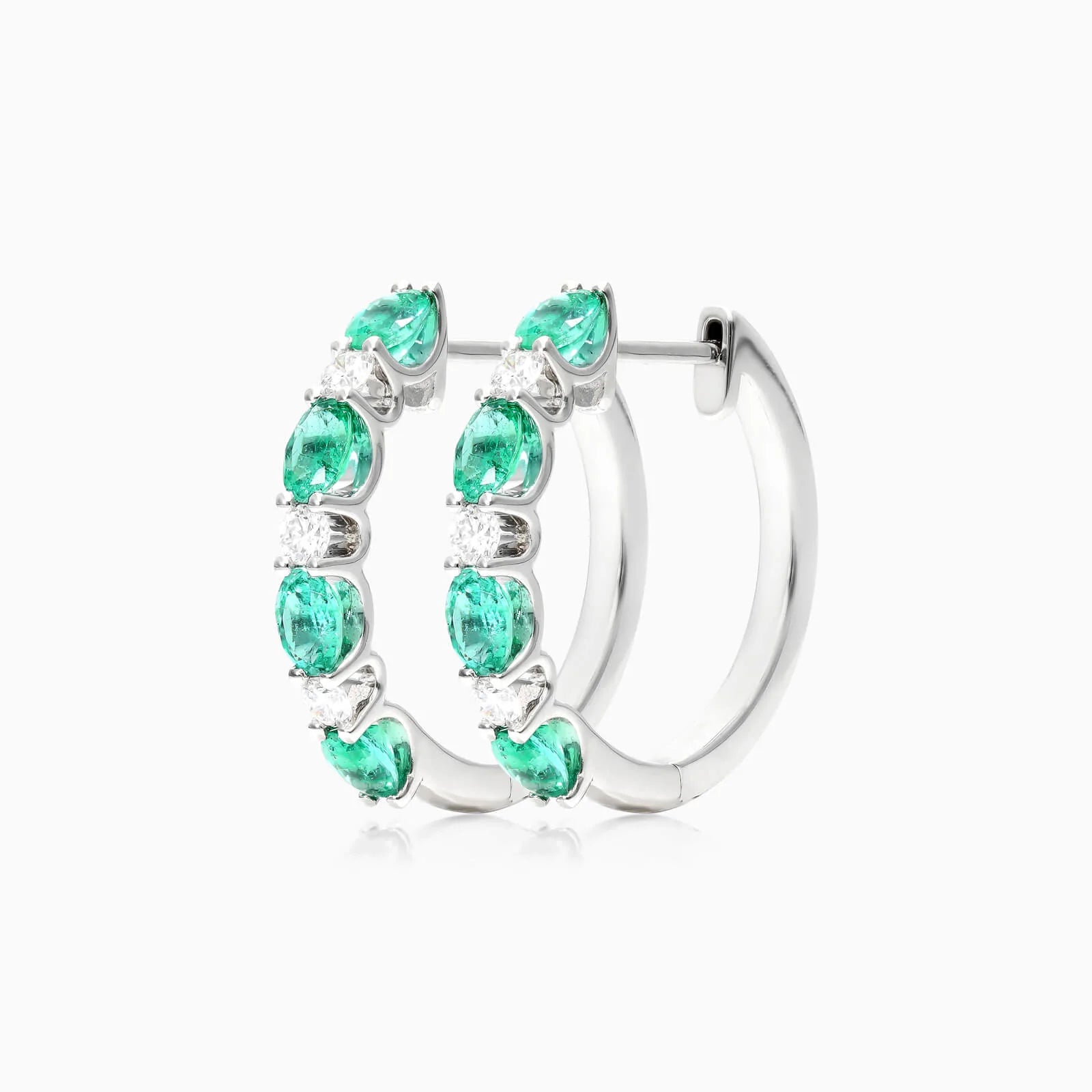 Brinco De Ouro Branco 18k Argola Alternada de Esmeraldas e Diamantes