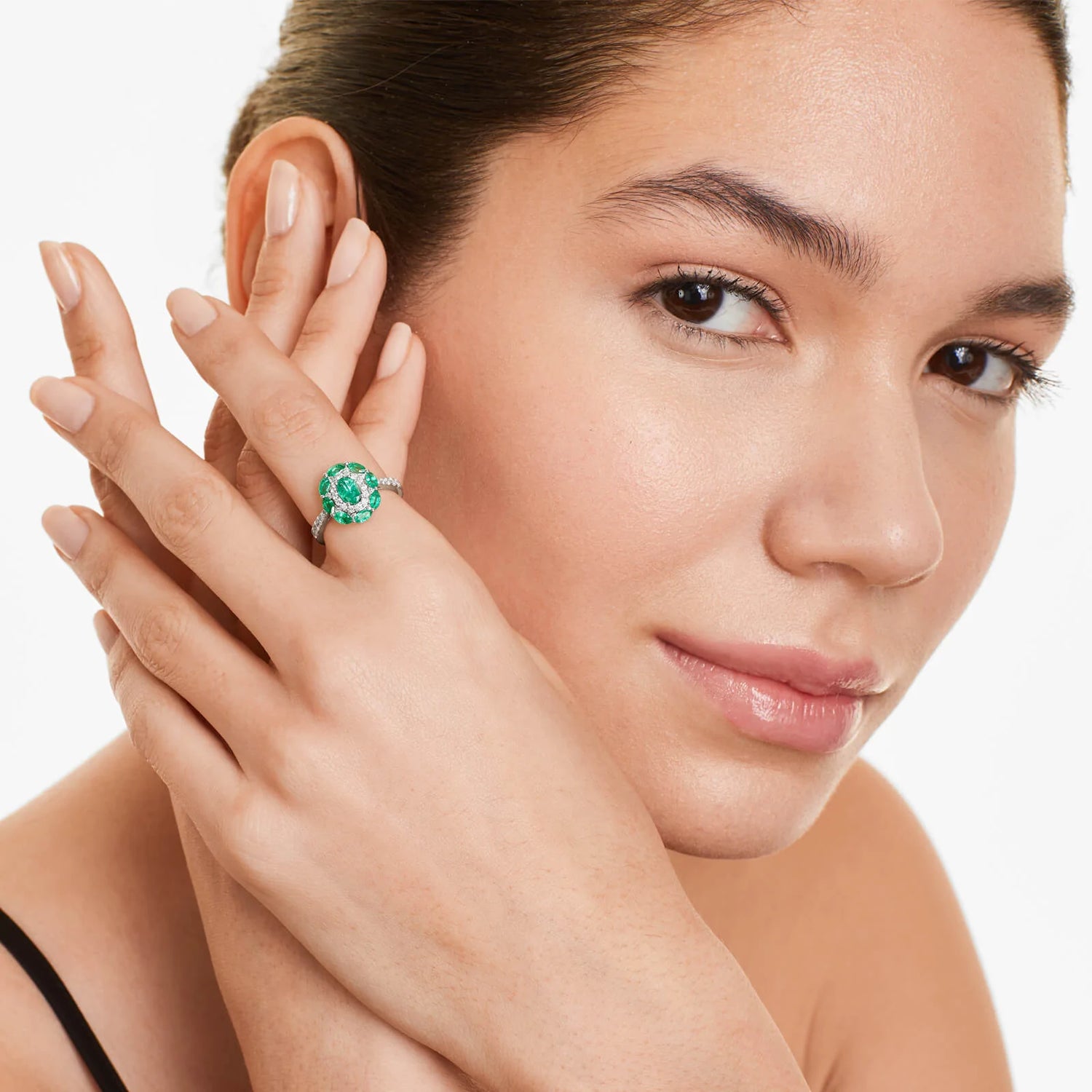 Anel De Ouro Branco 18k Esmeraldas e Diamantes Delicados Lindy