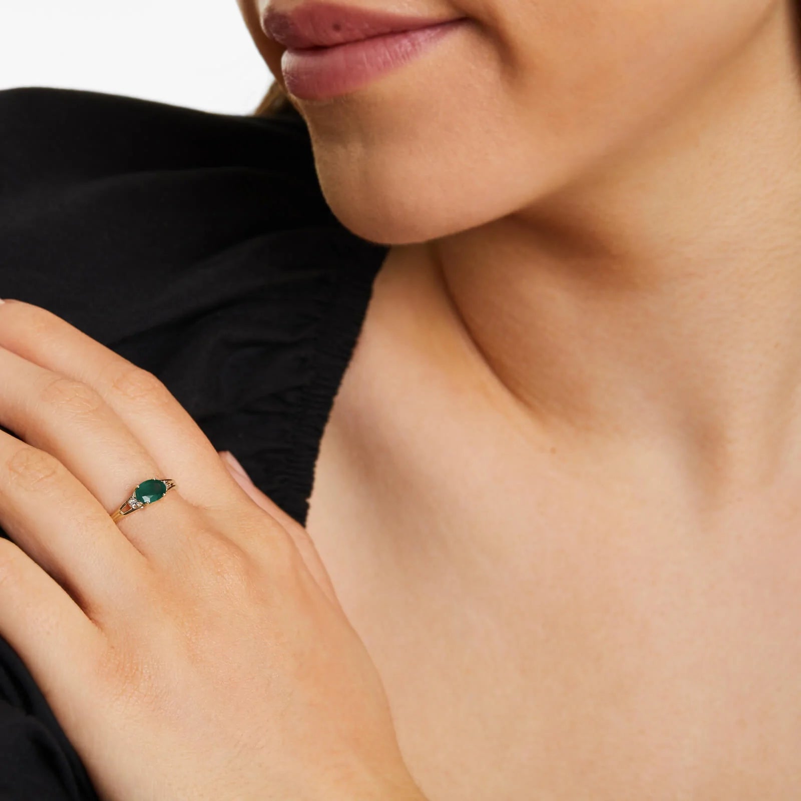 Anel De Ouro 18k iSabel C/ Esmeraldas Solitario e Diamantes