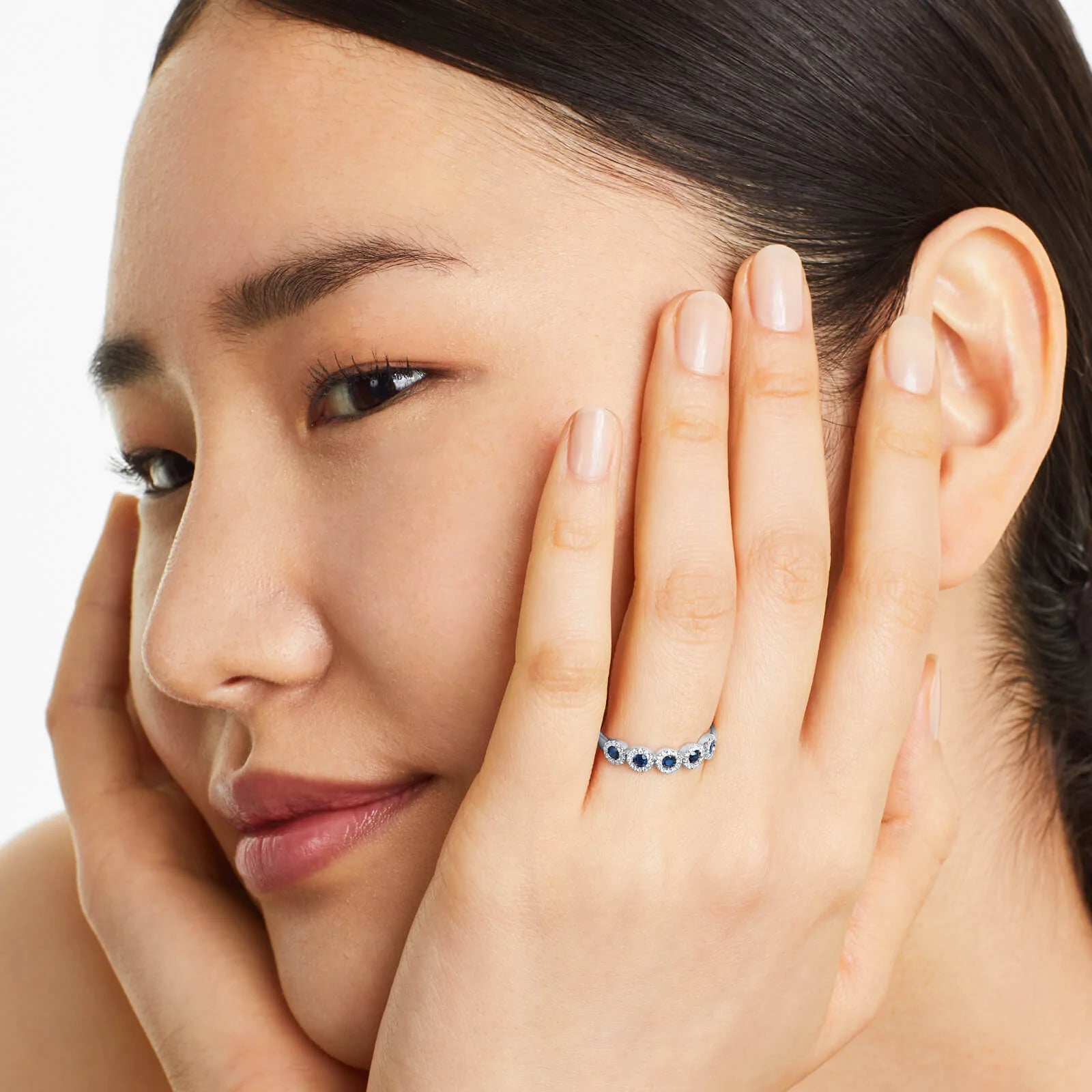 Anel Halo De Ouro 18k c/ Cinco Safira Azul e Diamantes Brilhantes