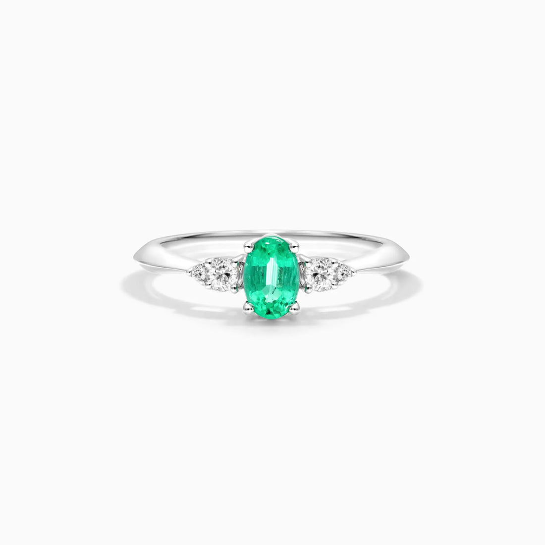 Anel De Ouro 18k Elsa  C/ Esmeralda Solitario e Diamantes