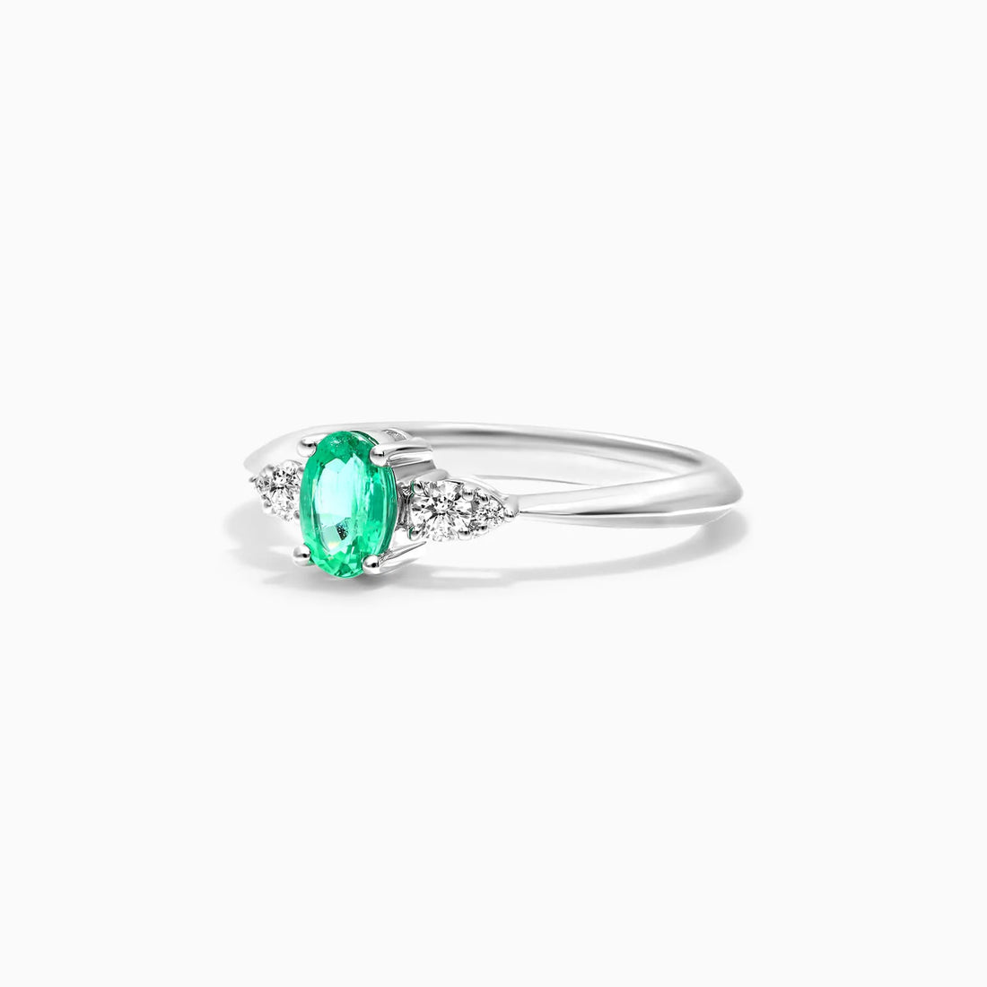 Anel De Ouro 18k Elsa  C/ Esmeralda Solitario e Diamantes
