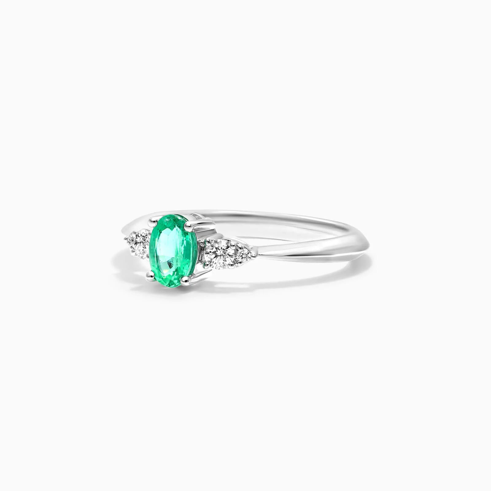 Anel De Ouro 18k Elsa  C/ Esmeralda Solitario e Diamantes