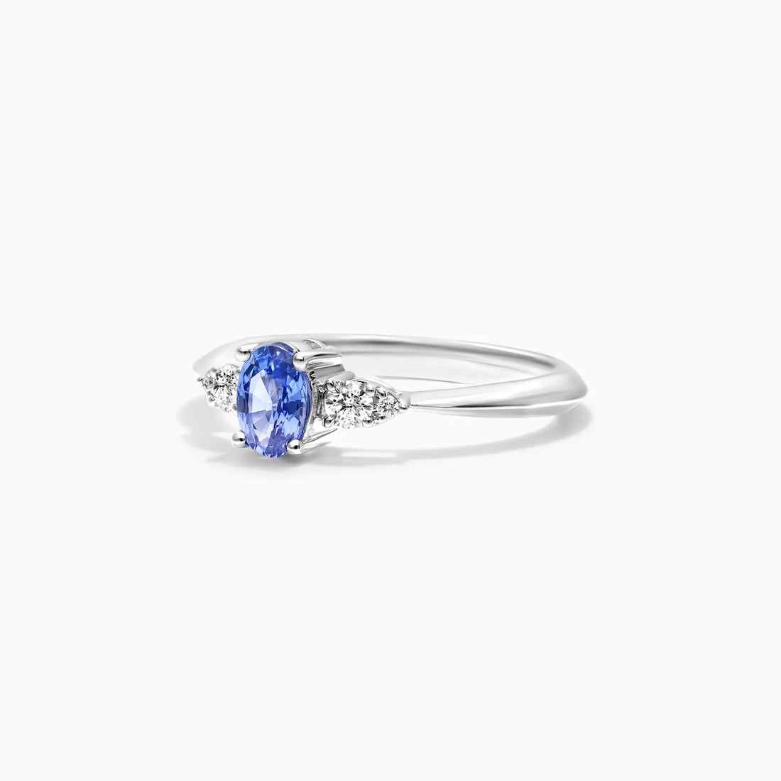Anel De Ouro 18k Elsa  C/ Safira Azul Solitario e Diamantes