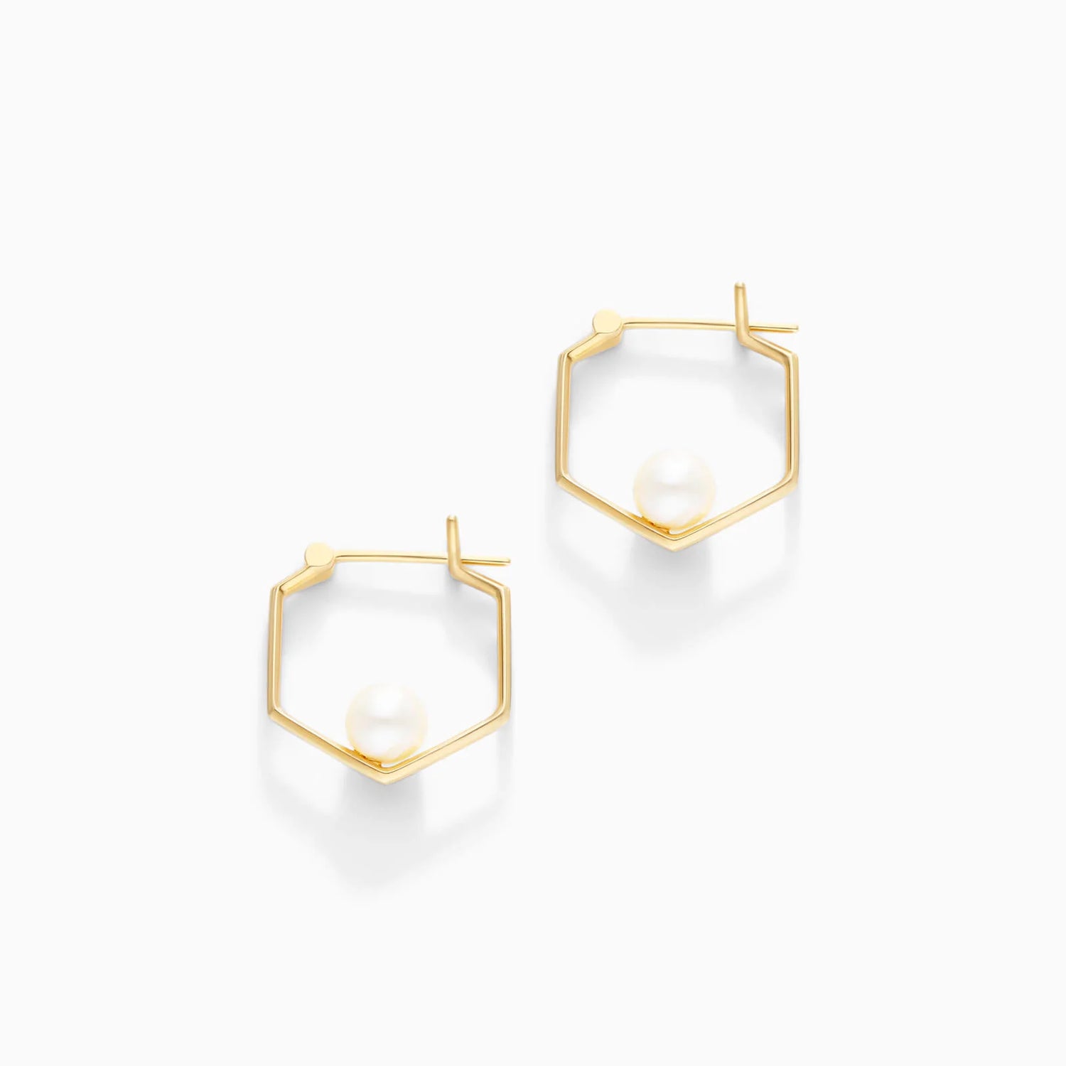 Brinco Argola de Ouro Amarelo 18k com Perolas Minimalista