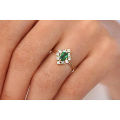 Anel De Noivado em Ouro 18k Solitario Esmeralda e Diamantes Brilhantes